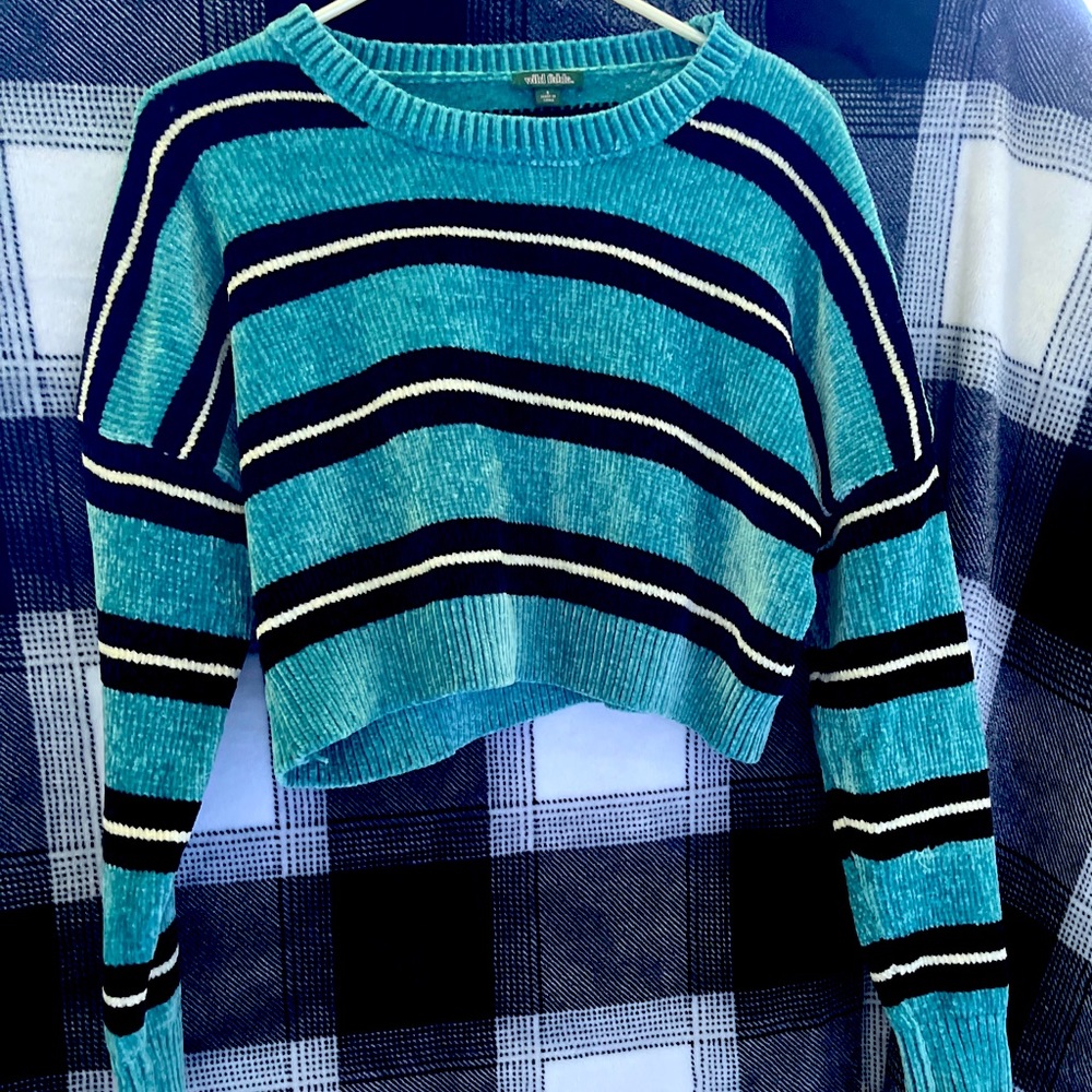 Cropped knitted sweater